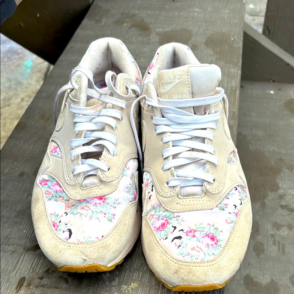 Nike Cream and Pink Sneakers Air Max Style